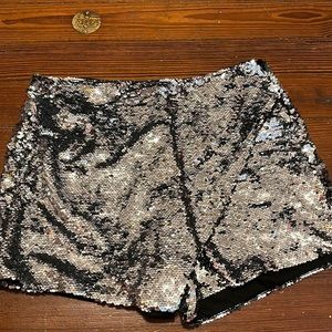 STRADIVARIUS silver sequin skort